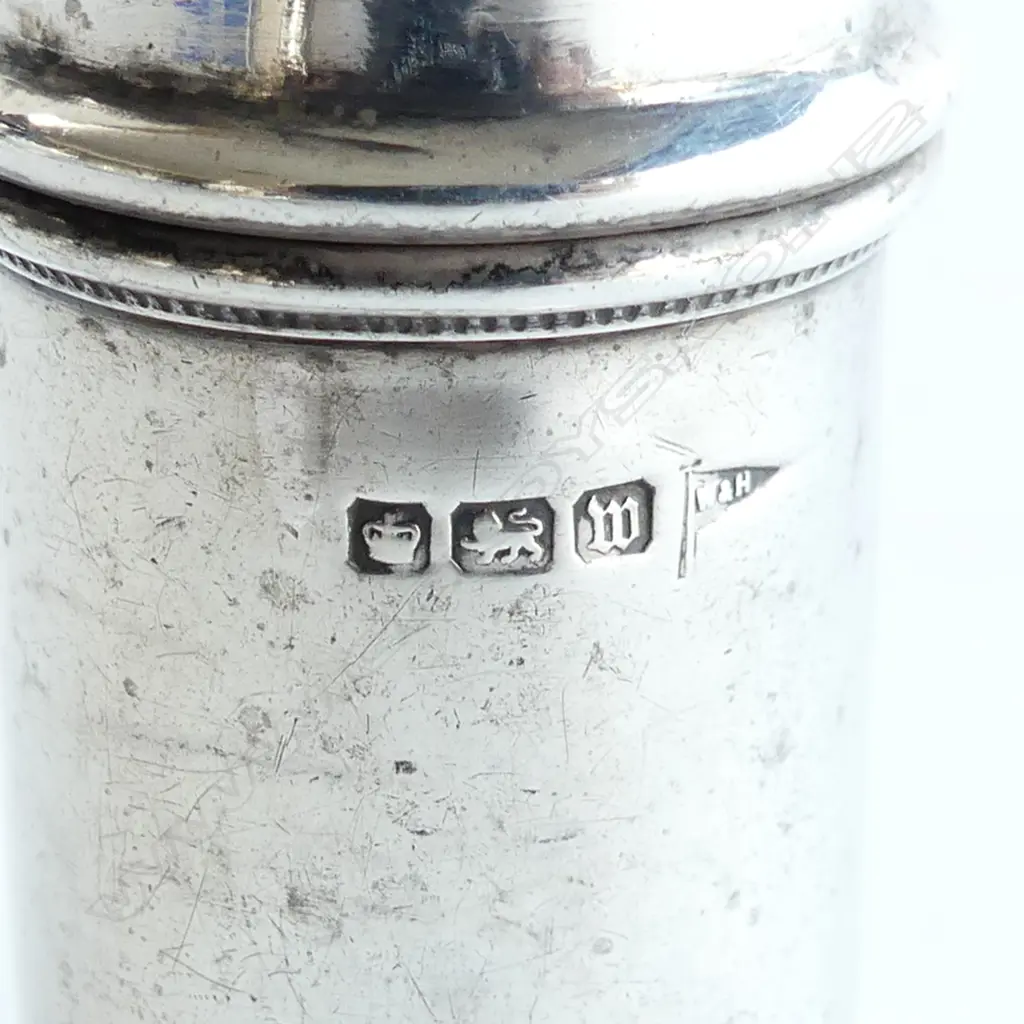 2 Stg Silver pepper pots.Birm 1914 and Sheffield 1914. 70gms  Image 1++
