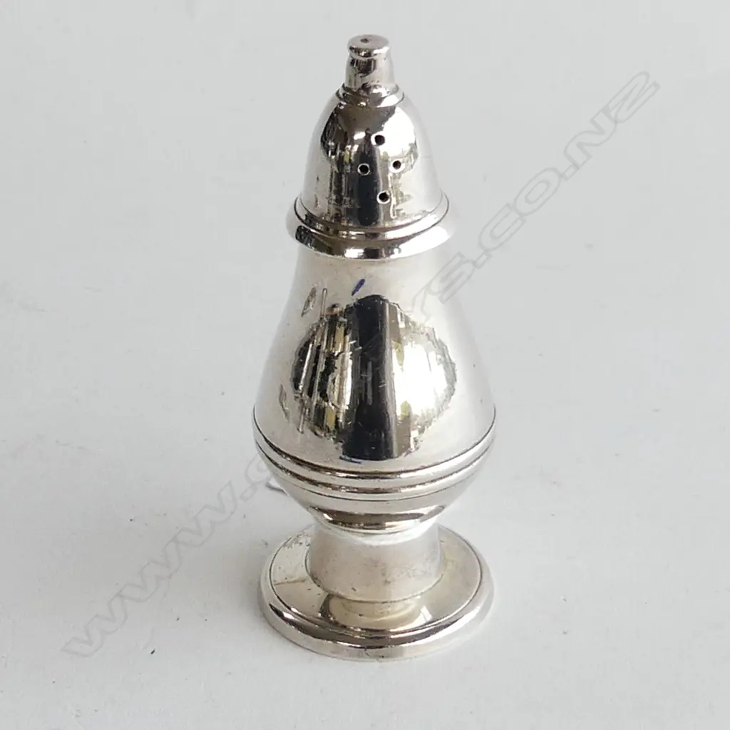  Heavy 900 silver pepper pot 142gms.                          Image 1++