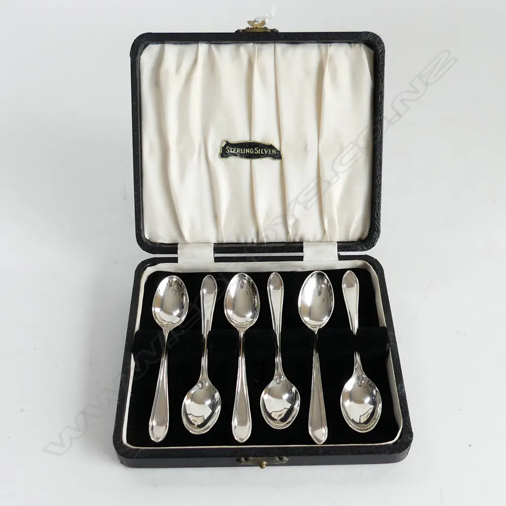 Cased set of Stg Silver Tea spoons Sheffield 1950 63 grams. Image 1++