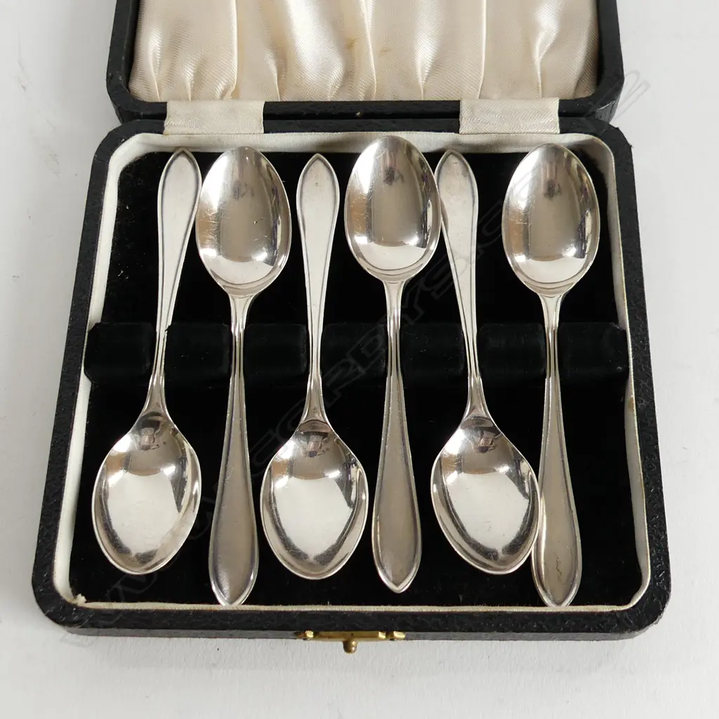 Cased Stg Silver Teaspoons Sheffield 1952. 132gms Image 1++