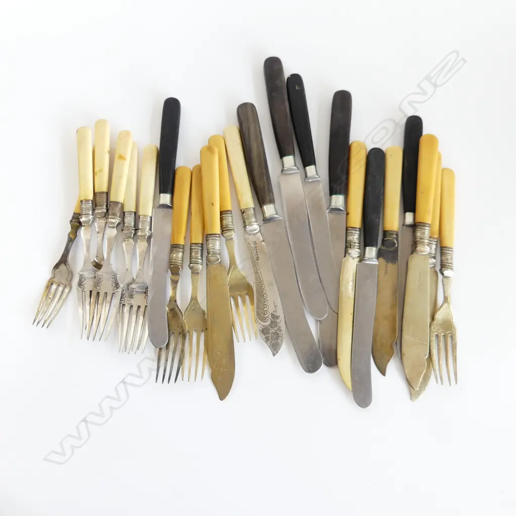 7 VINTAGE SOLINGEN TABLE KNIVES w. EBONISED HANDLES L.245mm + 16 PCE IVORINE FISH SET Image 1++