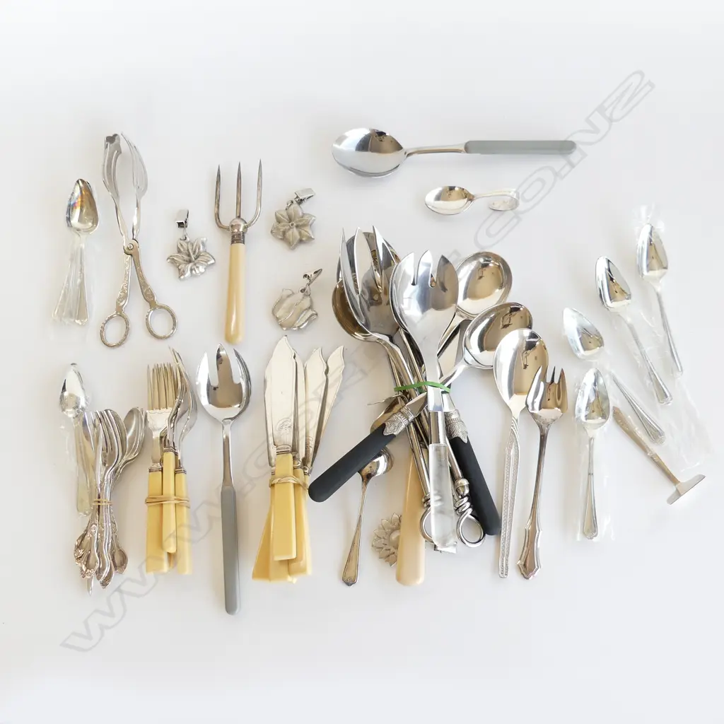 TRAY OF MIXED EP CUTLERY FISH SET ETC Image 1++