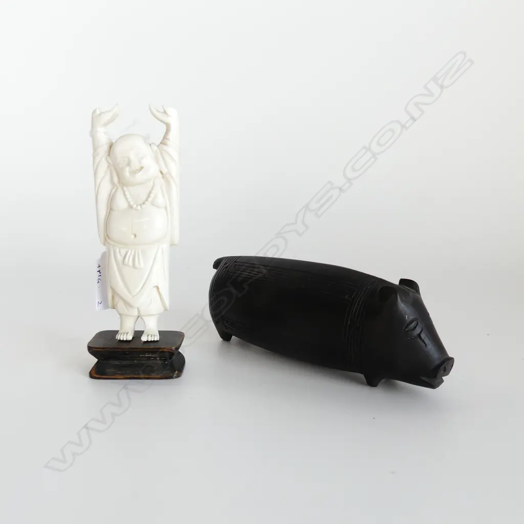 PNG EBONY PIG L.165mm + IVORY BUDDHA H.150mm (THUMB BROKEN) Image 1++