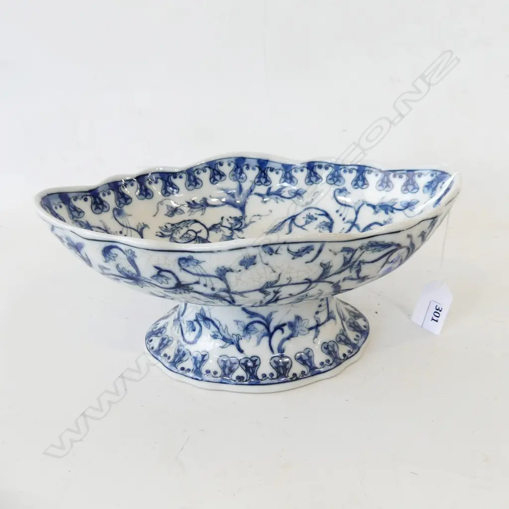 B/W CHINESE OVAL FOOTED DISH 260x170mm Image 1++