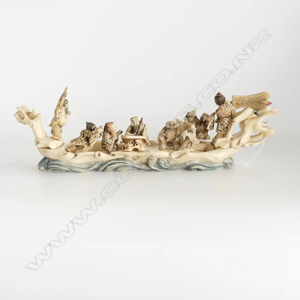 ORIENTAL DRAGON BOAT WITH 9 FIGURES, SIGNED,  L. 490mm Image 1++