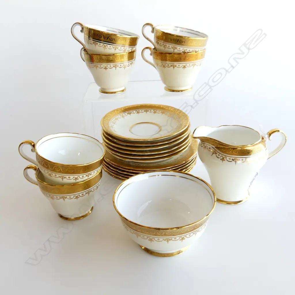 20 PCE AYNSLEY GILT TEA SET; 6 TRIOS, MILK JUG & SUGAR BOWL (1 CUP w. HAIRLINE) Image 1++
