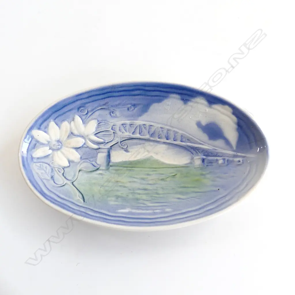 TITIAN STUDIOS HARBOUR BRIDGE OVAL DISH 180 X 115mm (FINE CRACK & CRAZED) Image 1++