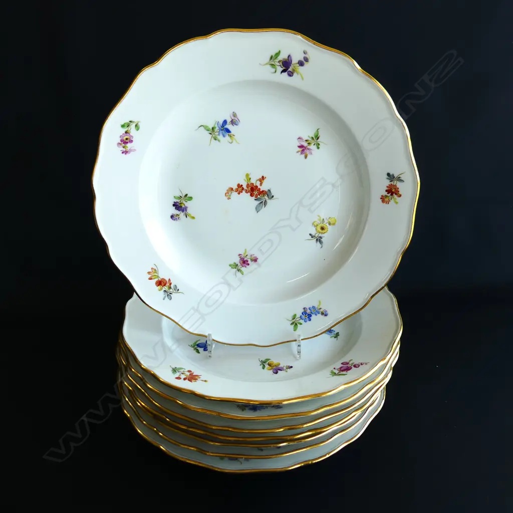 8 MEISSEN DINNER PLATES 255mm dia Image 1++