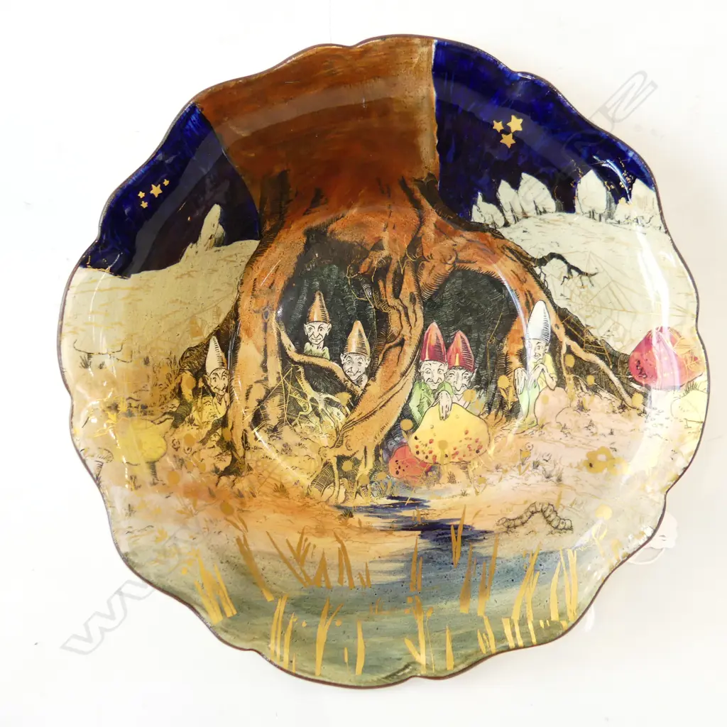 ROYAL DOULTON GNOMES SCALLOPED BOWL. Dia 225mm H.70mm Image 1++