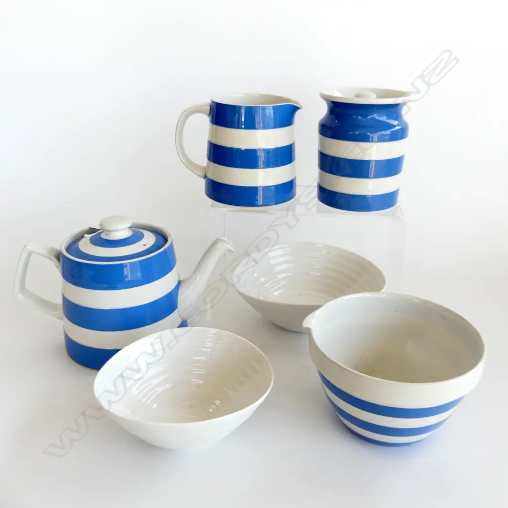 4 PCES CORNISHWARE; TEAPOT, BOWL, LIDDED CONTAINER (ALL GREEN LABEL) + JUG (ONIONS) + 2 PORTMEIRION WHITE BOWLS Image 1++