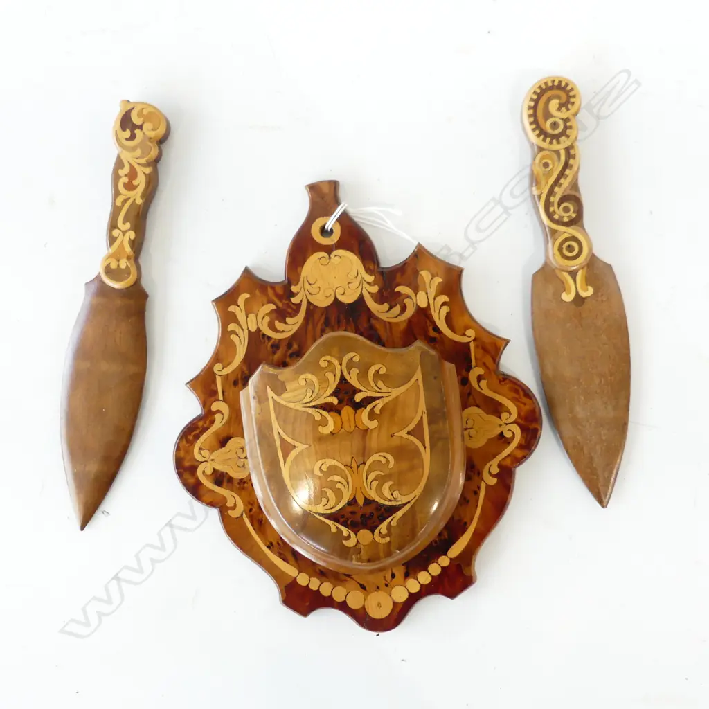 VINTAGE INLAID WOODEN WALL HOLDER WITH 2 LETTER OPENERS  Image 1++
