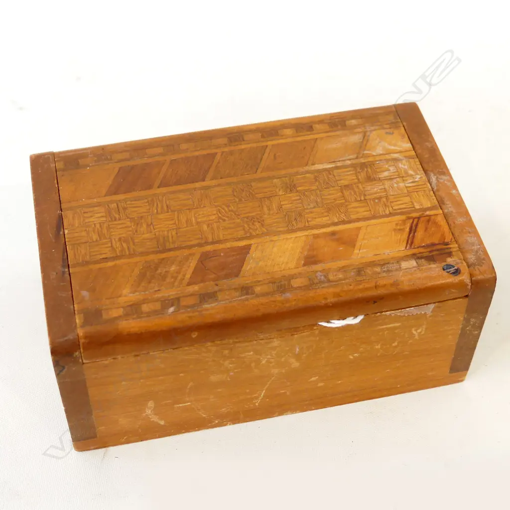 VINTAGE NZ NATIVE TIMBERS INLAID BOX 115 X 75mm Image 1++