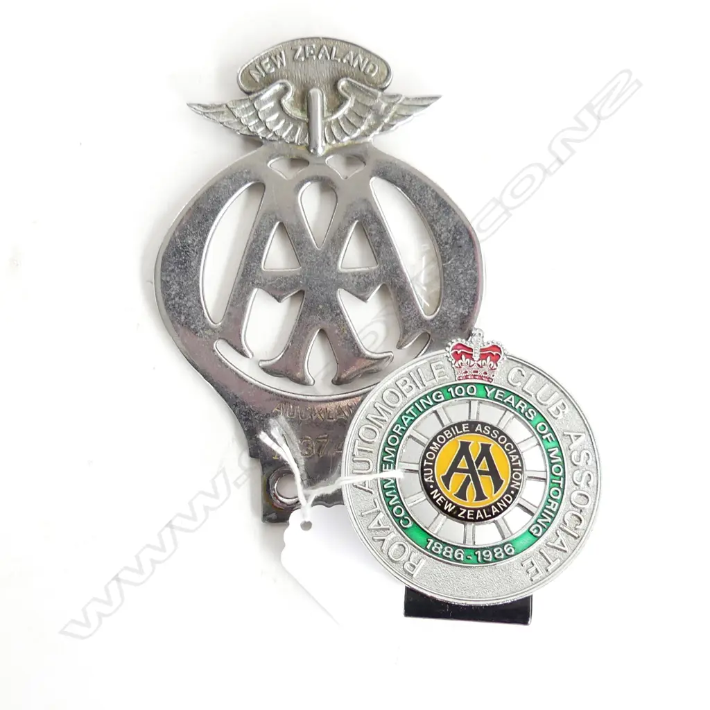 TWO AA BADGES, AUCKLAND AND 1986 COMMEMORATIVE  Image 1++