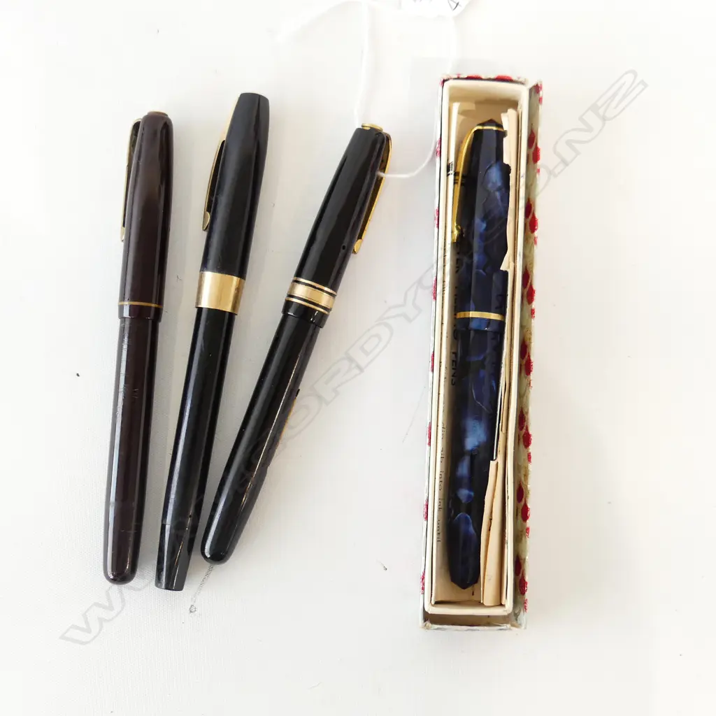 FOUR FOUNTAIN PENS; INCL. BOXED BLUE CONWAY STEWART WITH 14ct NIB Image 1++