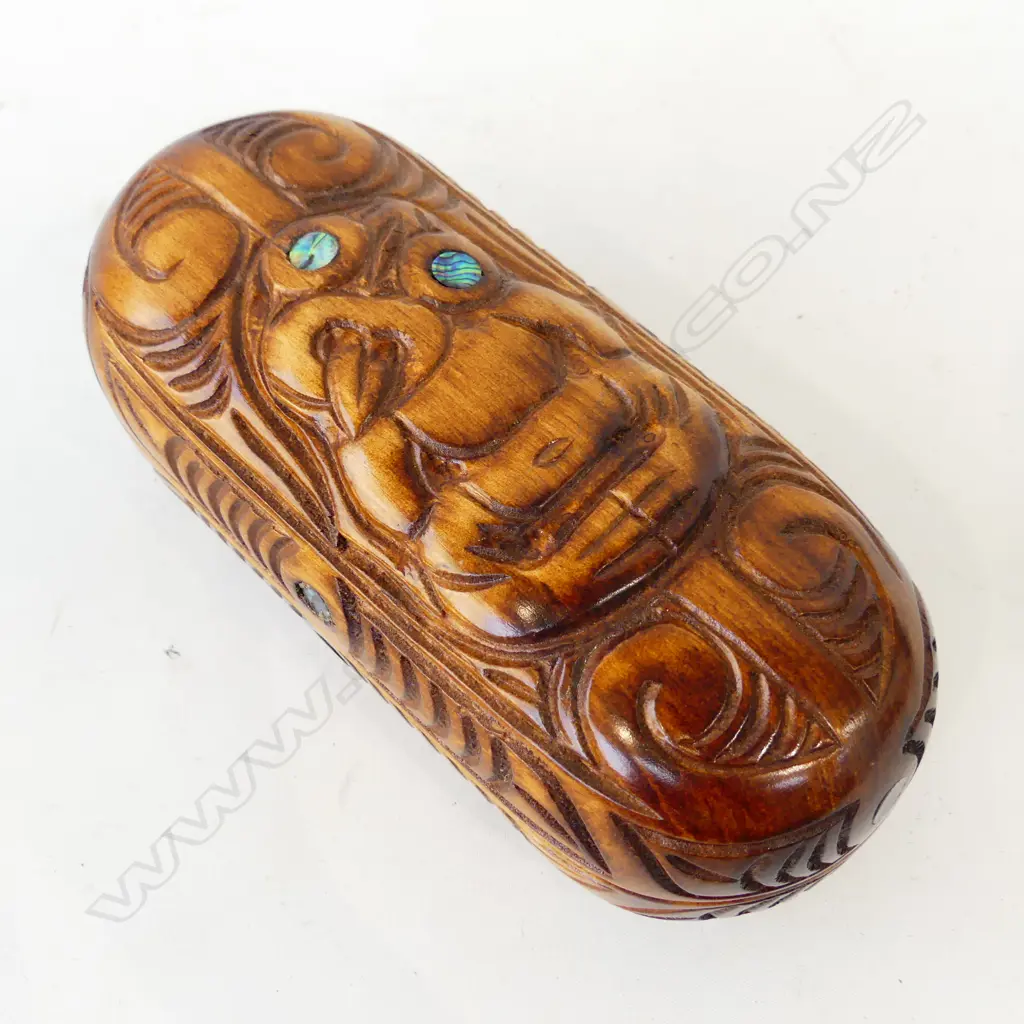WAKA HUIA CARVED WOODEN TREASURES OR FEATHER BOX L. 210mm Image 1++