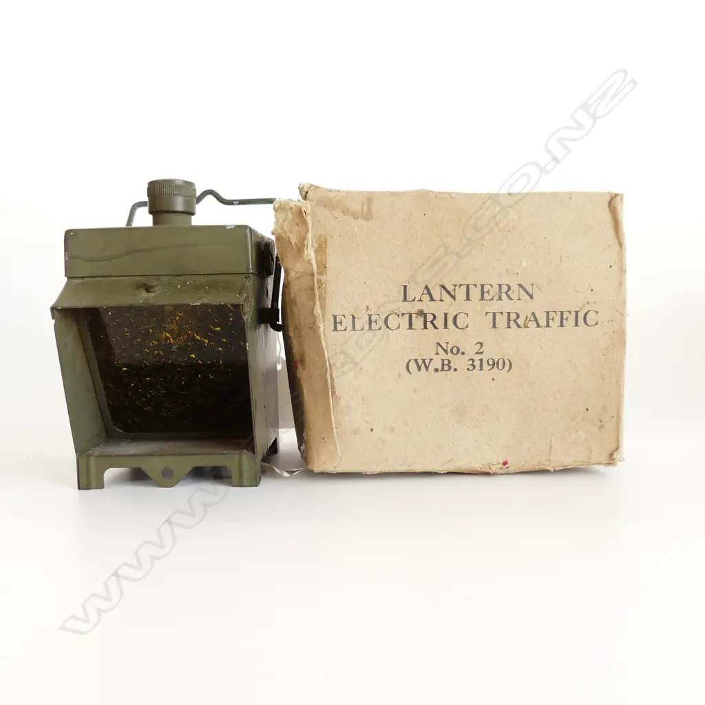 WW2 BRITISH LANTERN ELECTRIC TRAFFIC NO. 2 W.B. 3190 WITH BOX Image 1++