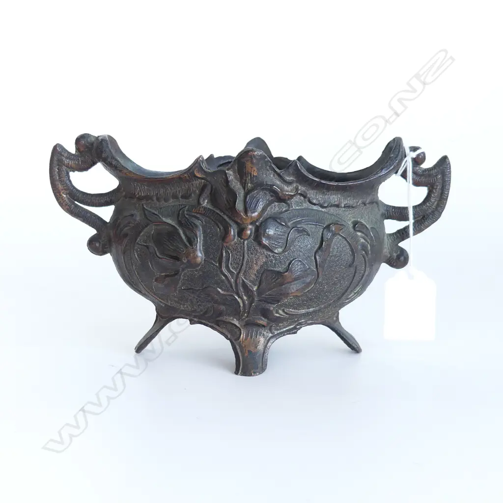 ART NOUVEAU CAST METAL COPPER PLANTER VASE ON FOUR FEET L. 190mm Image 1++
