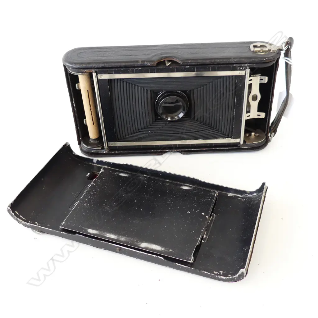 VINTAGE CASED FOLDING CAMERA L240MM Image 1++