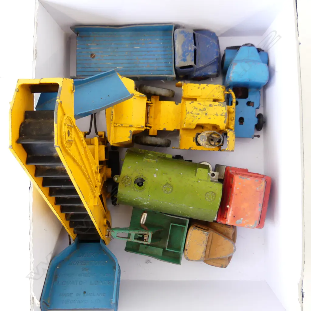 6 VINTAGE DINKY TOYS NO BOXES Image 1++