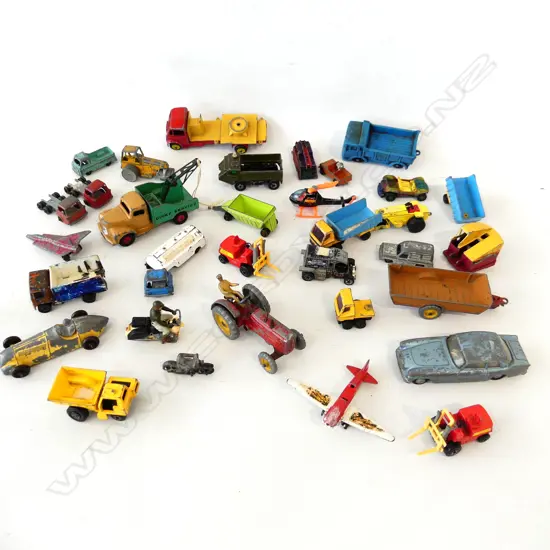 BOX VINTAGE DIE CAST CARS