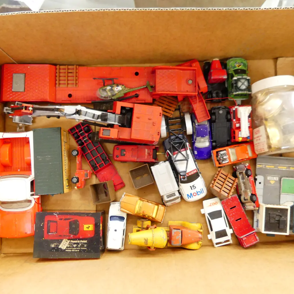 SMALL BOX  APROX 15 DIE CAST TOYS VARIOUS MAKERS  Image 1++