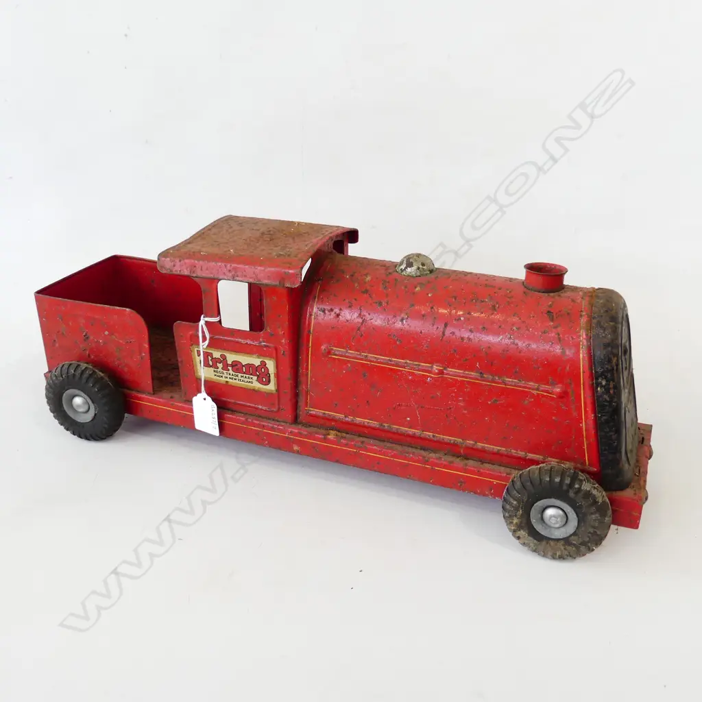 TRIANG RED TRAIN ON WHEELS TIN TOY L500MM Image 1++