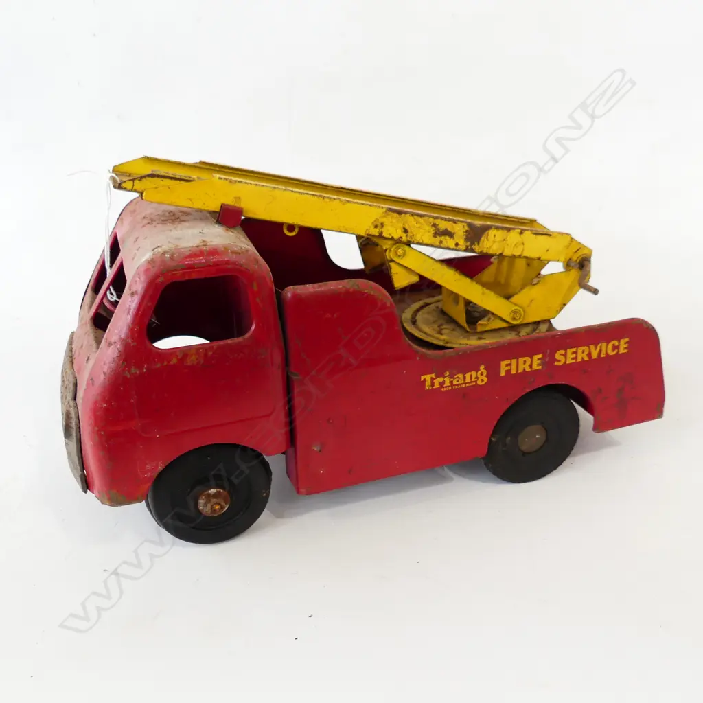 TRIANG TIN TOY FIRE SERVICE TRUCK L390MM Image 1++