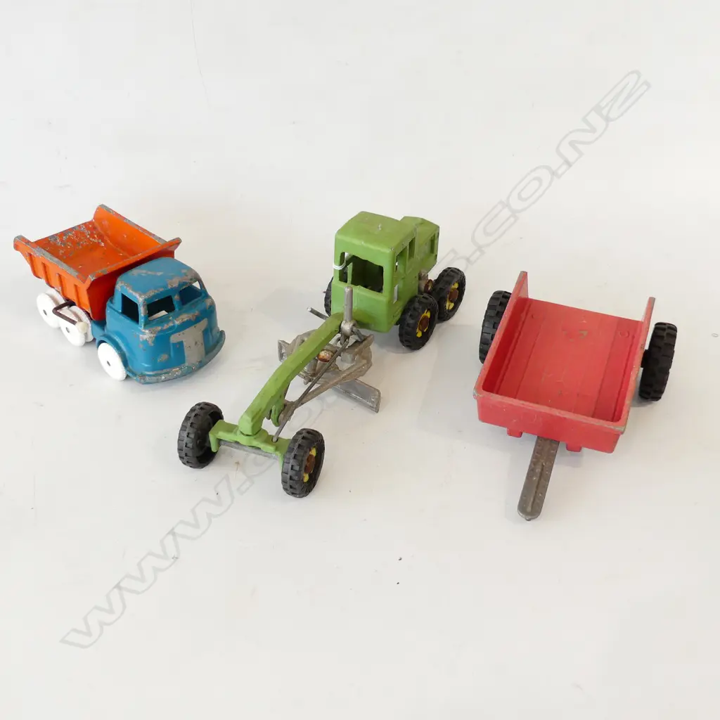 3 FUN HO TOYS; TIP TRAILER, 10 WHEEL TIP TRUCK, GREEN GRADER L.270mm Image 1++