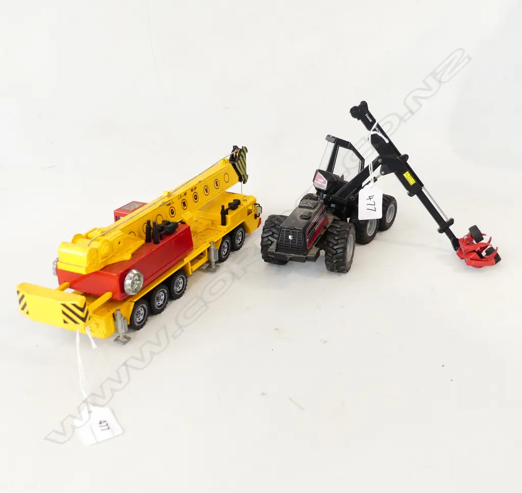 SIKU DIE CAST CRANE TRUCK L320 & DIE CAST JOAL  ARTICULATED GRABBER L240MM Image 1++