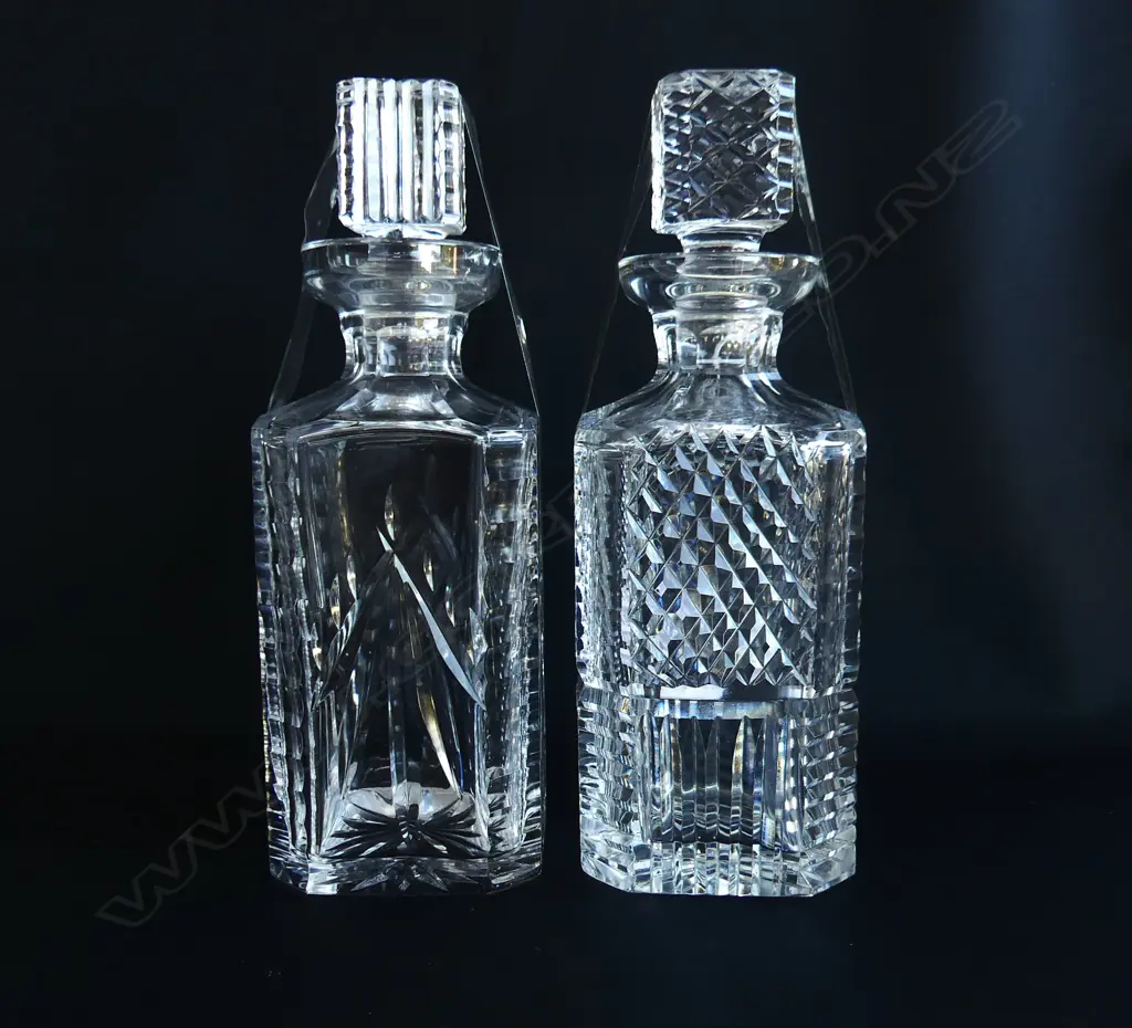 2 SQUARE DECANTERS H.250mm Image 1++
