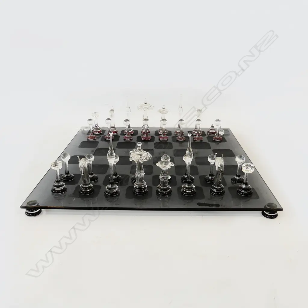 ART GLASS CHESS SET H.115mm 420x420mm corner damaged plus one Image 1++