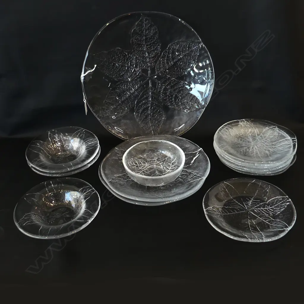 KOSTA BODA GLASS; PLATES 330, 2x 250 7 x 185mm) + 4 BOWLS, 3 X 175 & 1 140mm Image 1++