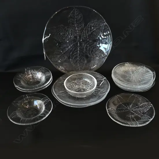 KOSTA BODA GLASS; PLATES 330, 2x 250 7 x 185mm) + 4 BOWLS, 3 X 175 & 1 140mm
