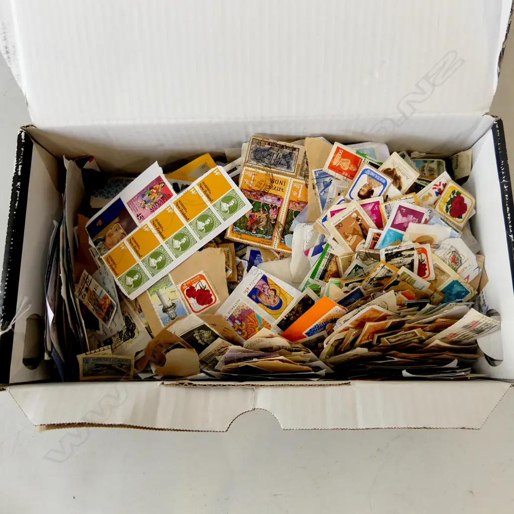 BOX ON PAPER POSTAGE STAMPS, NZ & WORLD Image 1++