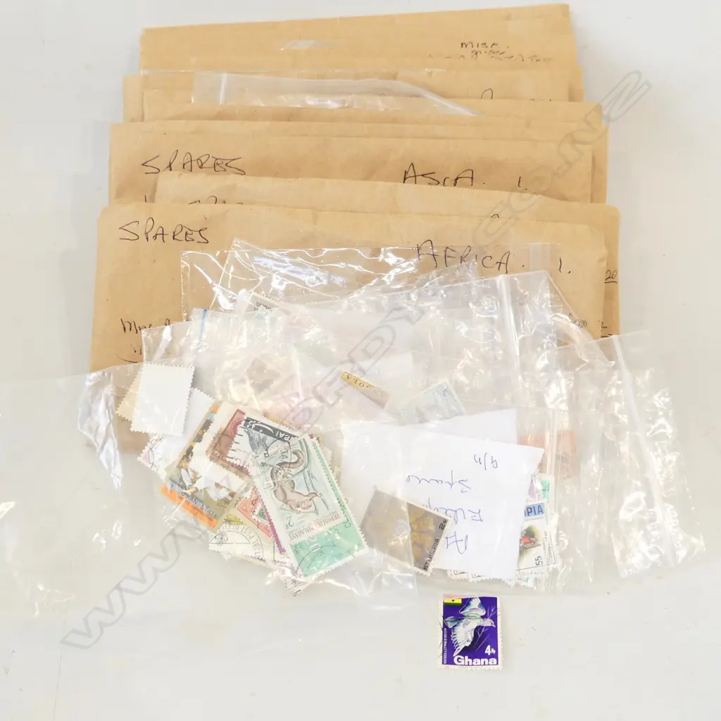 BOX ASST WORLD POSTAGE STAMPS  Image 1++
