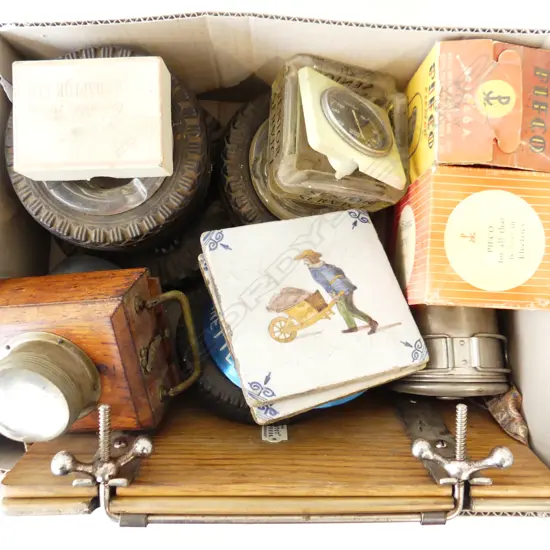 BOX LOT VINTAGE NOVELTY ASH TRAYS, 2 DELFT? TILES 130x130mm