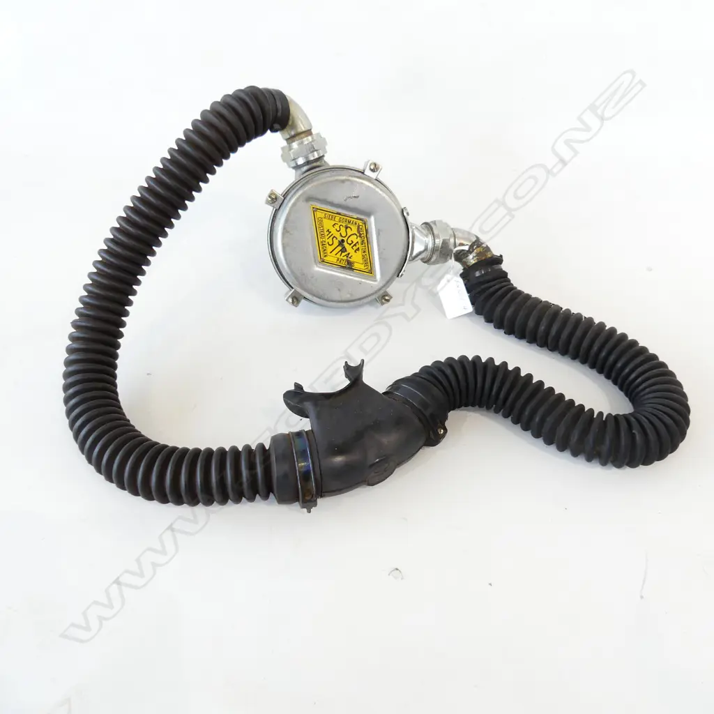 VINTAGE SIEBE GORMAN 'ESSGEE MISTRAL' double hose DIVING REGULATOR Image 1++