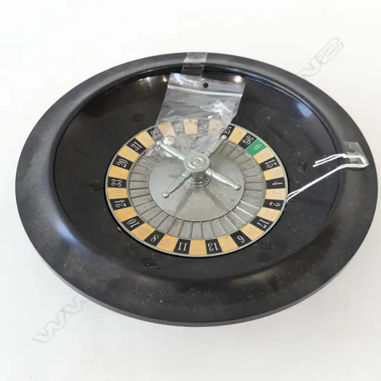 BAKERLITE VINTAGE ROULETTE WHEEL GAME W225MM