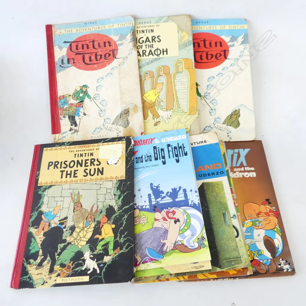  STACK ASST VINTAGE CHILDRENS BOOKS - TINTIN & ASTERIX  Image 1++