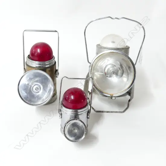 3 VINTAGE METAL TORCHES TALLEST H250MM