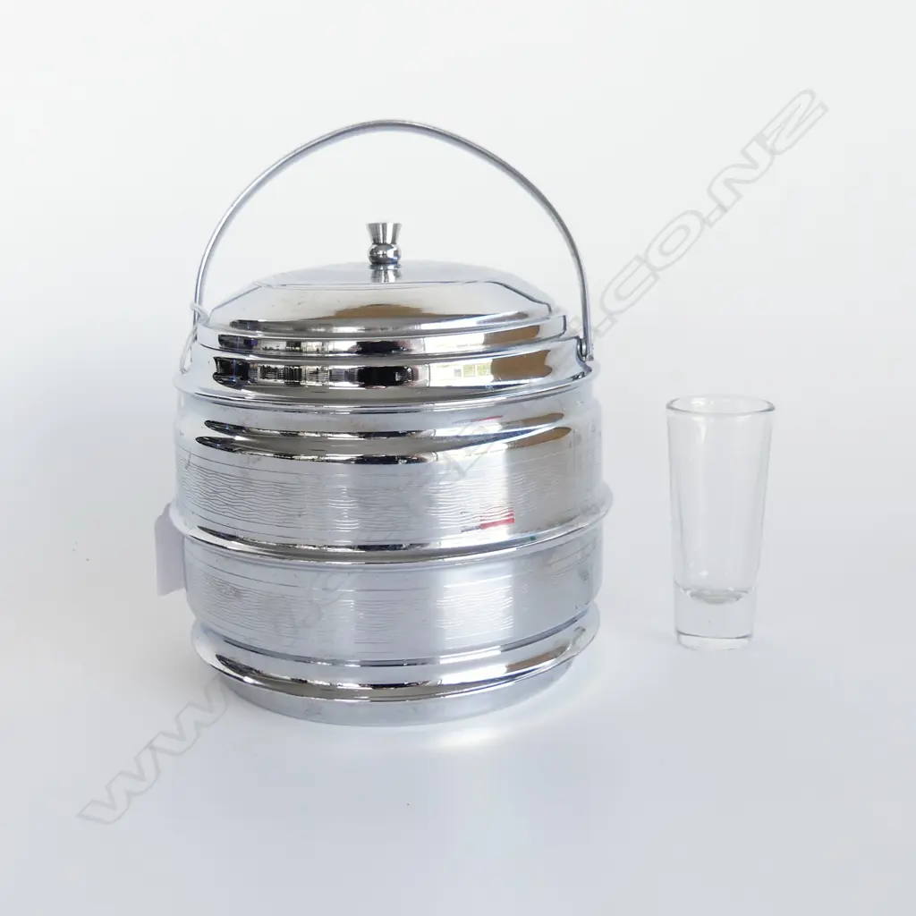 VINTAGE CHROME ICE BUCKET Image 1++