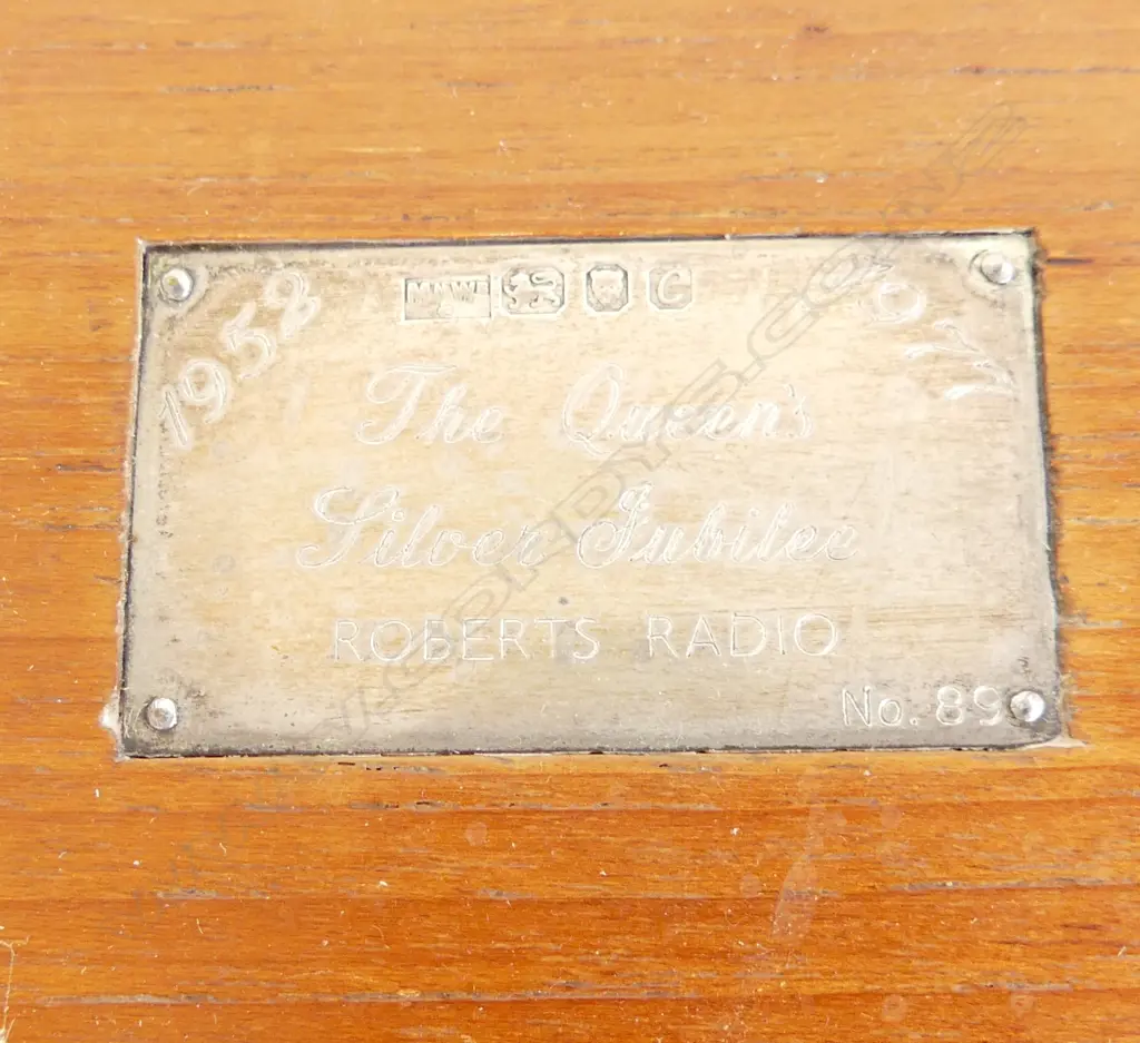 ROBERTS RM20 RADIO w. STG SILVER TRIM LONDON 1977 (QUEENS SILVER JUBILEE ED.) 285x100x115mm Image 1++