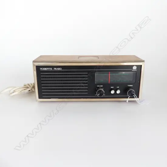 ROBERTS RM20 RADIO w. STG SILVER TRIM LONDON 1977 (QUEENS SILVER JUBILEE ED.) 285x100x115mm