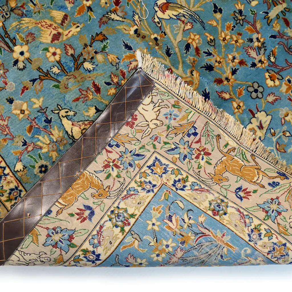 A vintage finely knotted Esfahan pictorial rug, Image 1++