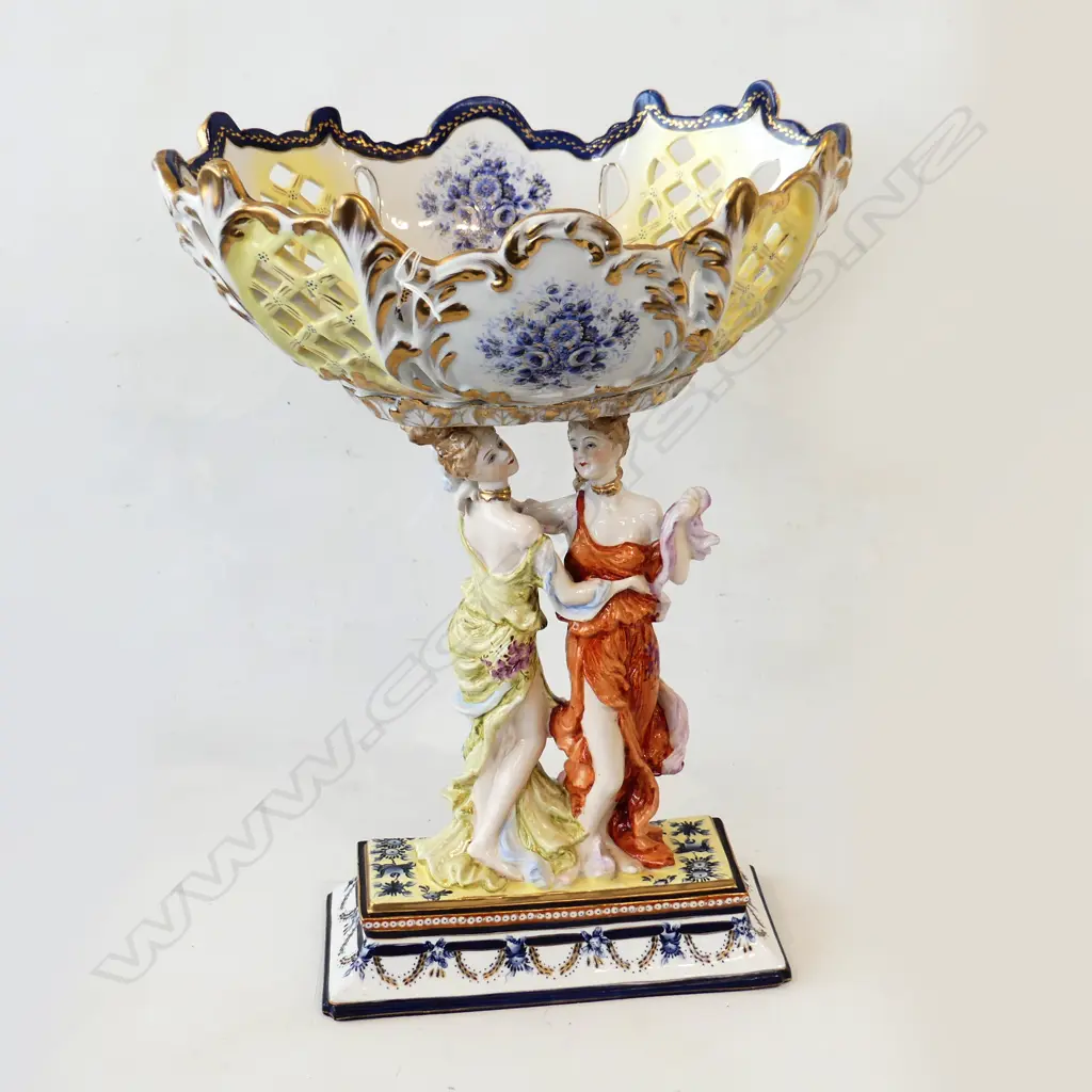 CONT PORCLAIN 2 DANCING MAIDENS TABLE CENTER PC H460MM Image 1++