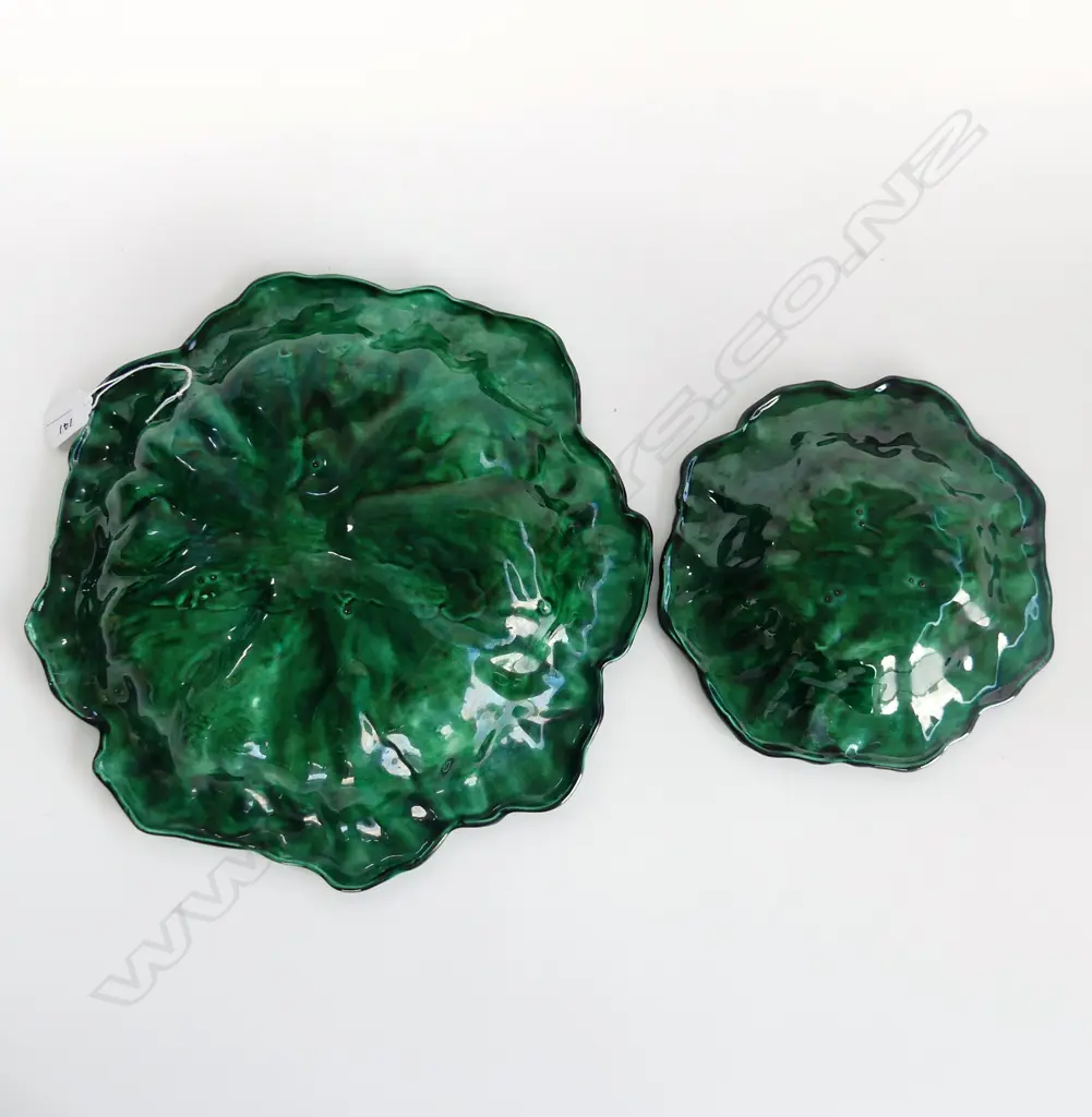 2 GREEN MAJOLICA SPINACH LEAF BOWLS; 350 / 230mm dia Image 1++