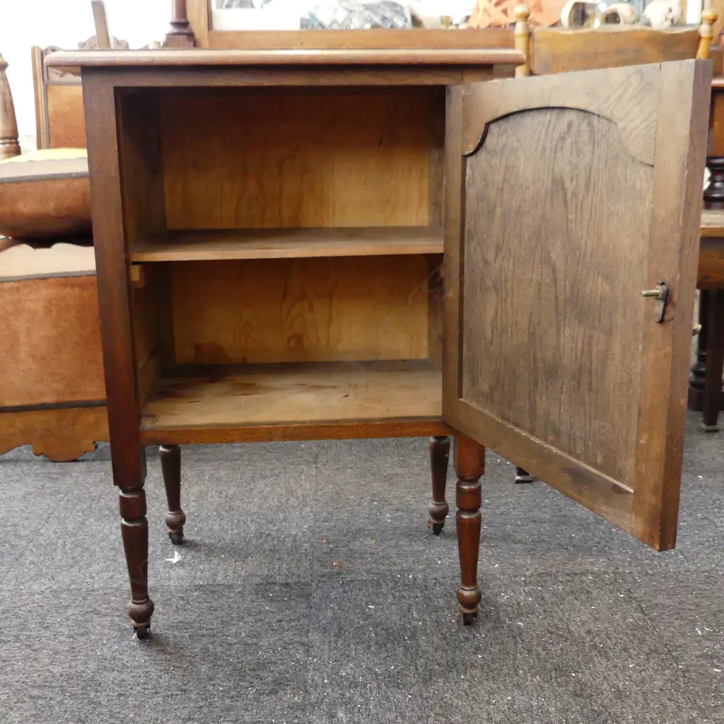 SMALL OAK CABINET 570x390x800mm Image 1++