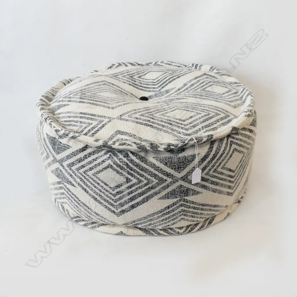 CANVAS POUF 600mm dia / H.300mm Image 1++