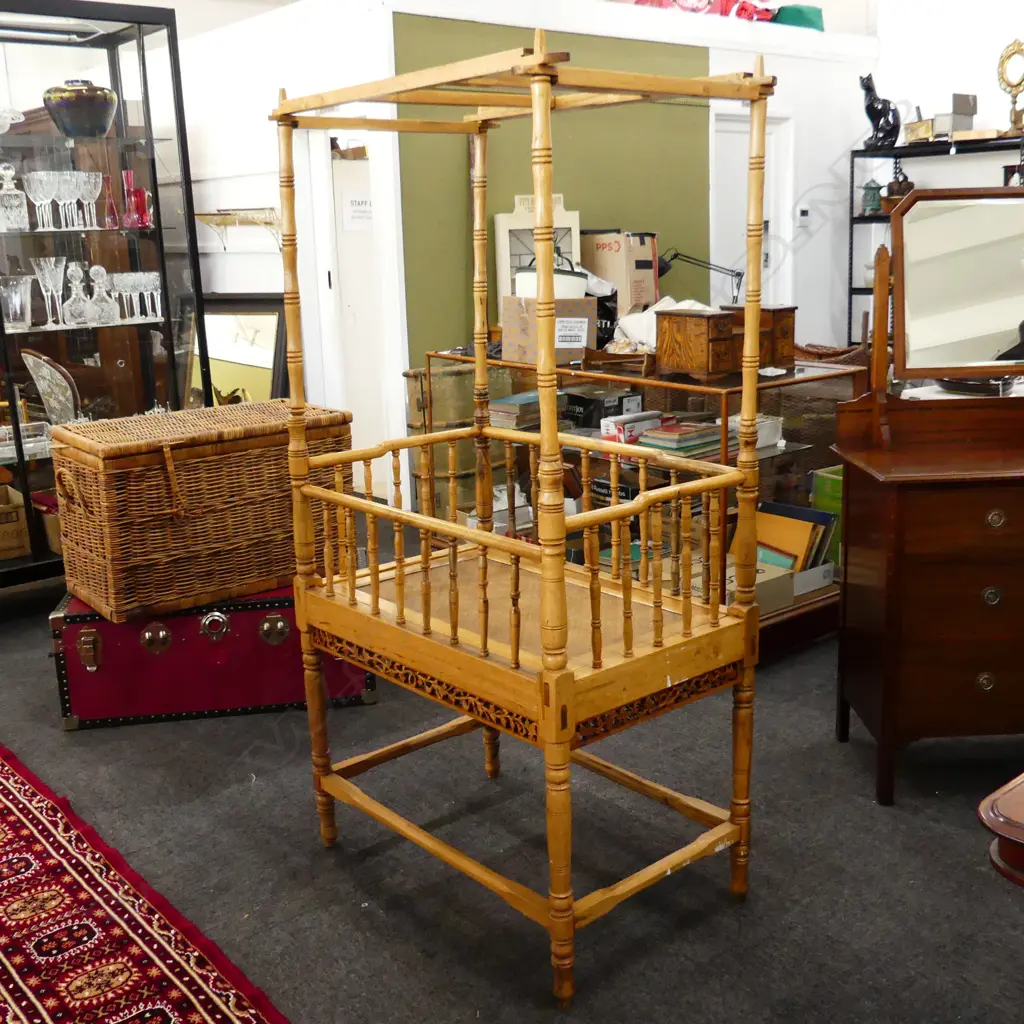 VINTAGE ORIENTAL FOUR POSTER CRADLE 900x600x1680mm Image 1++
