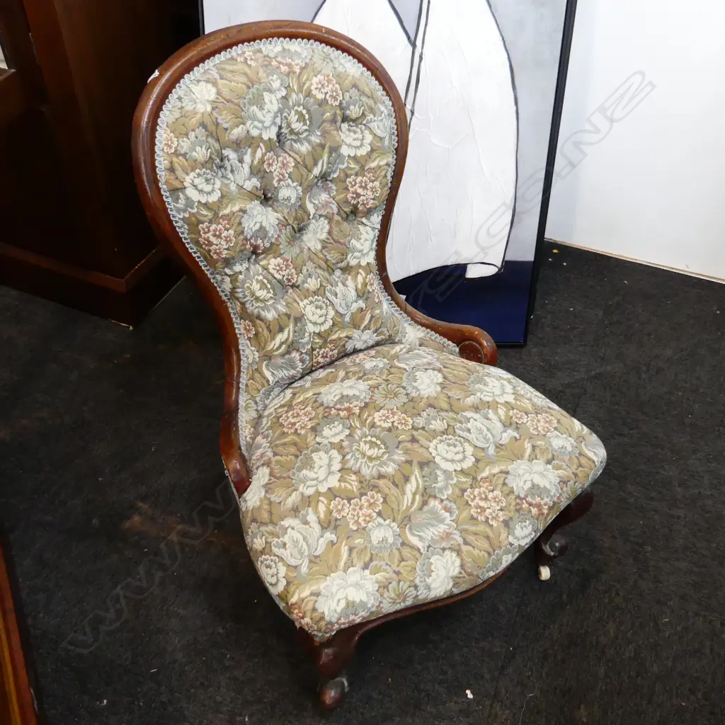 VINTAGE GRANDMOTHERS CHAIR WITH FLORAL UPHOLSTERY  Image 1++